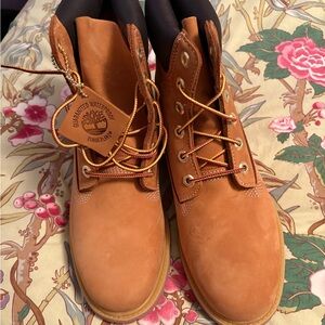 NIB Timberland Women's Classic Tan Lace Up Boots, size 11